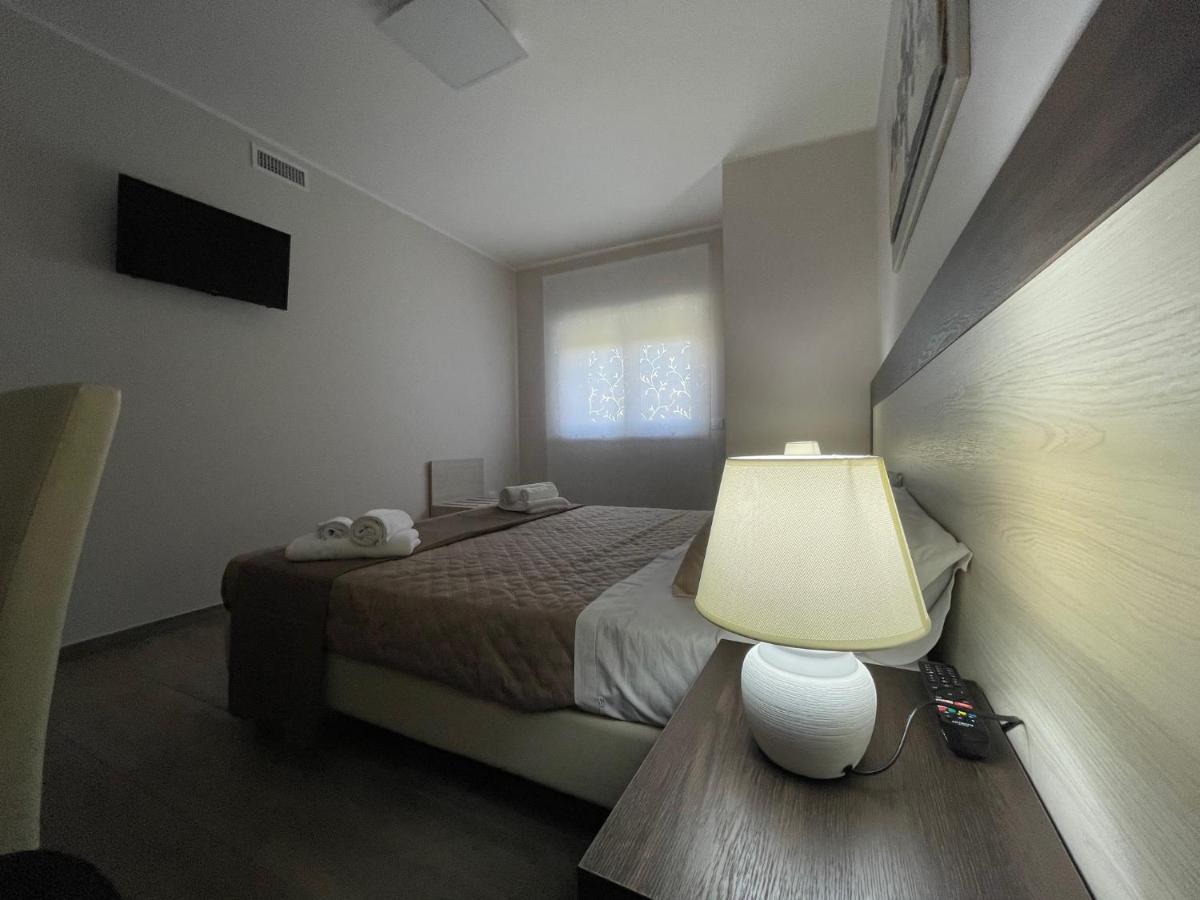Mini B&B - Enrico Fermi レンデ エクステリア 写真