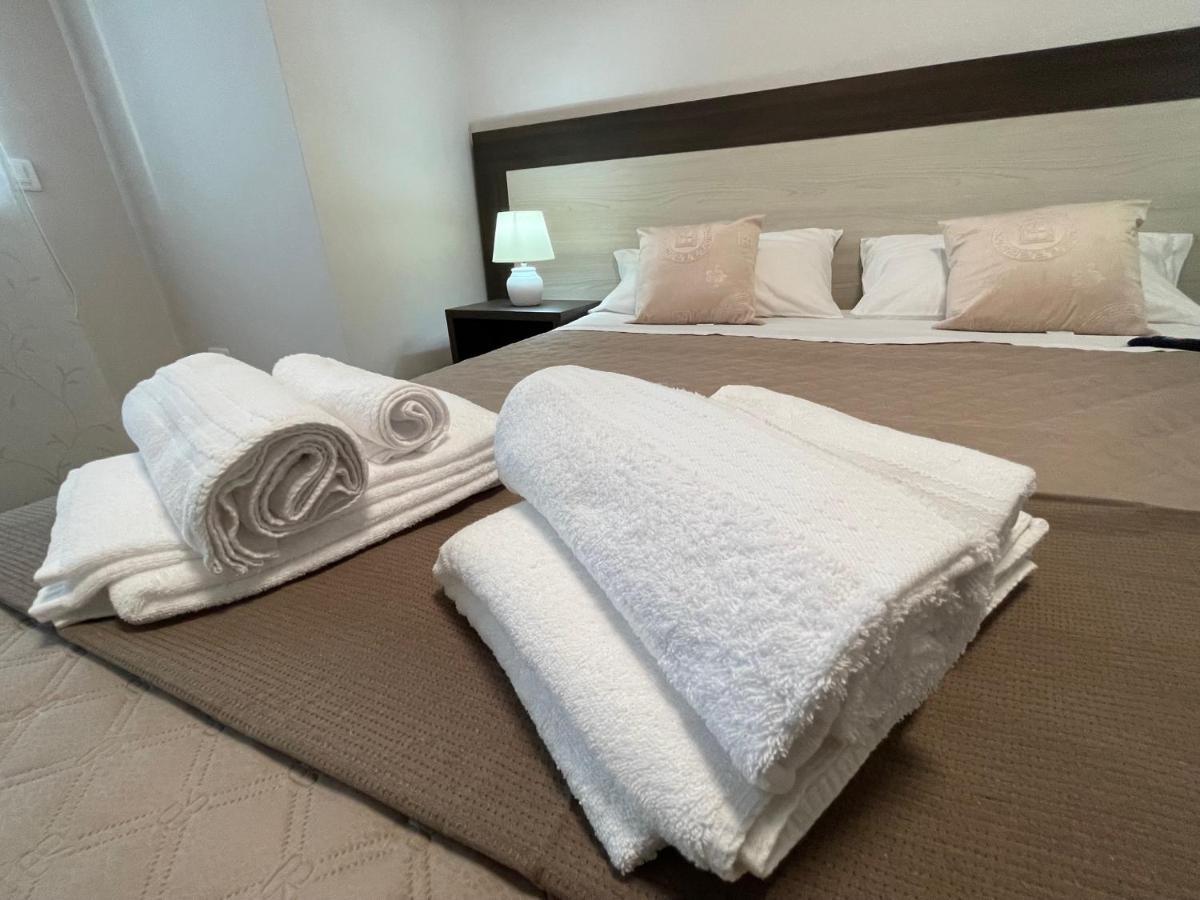 Mini B&B - Enrico Fermi レンデ エクステリア 写真
